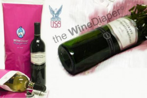 BRUTTE SORPRESE ALL&rsquo;ATTERRAGGIO? PER TUTTI GLI ENO-APPASSIONATI IN VIAGGIO, ARRIVA IL WINEDIAPER, IL &ldquo;PANNOVINO&rdquo; A PROVA DI VOLO PER LE PROPRIE ETICHETTE-SOUVENIR