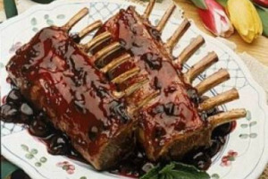 La presenza di agnelli sulla tavola di Pasqua in Italia, accende il dibattito: contrordine, per la Fipe-Federazione Italiana Pubblici Esercizi tra i ristoranti 1 su 4 non lo servirà. Previsti 3,7 milioni di italiani pranzeranno fuori (+1,5% sul 2016)