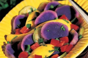 PATATE VIOLA E CAROTE NERE ALLA RISCOSSA: SECONDO L’ULTIMO CONGRESSO DELLA SOCIETA’ DI CHIMICA AMERICANA I CONSUMATORI HANNO DETTO BASTA AI COLORANTI SINTETICI O ESTRATTI DA INSETTI, FACENDO TORNARE ALLA RIBALTA VARIETA’ POCO CONOSCIUTE