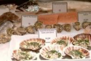 CON UN OCCHIO AL PORTAFOGLIO ED UNO AL PALATO, GLI ITALIANI SPENDERANNO 1 MILIARDO DI EURO PER PORTARE IL PESCE DEL BELPAESE SULLE TAVOLE NATALIZIE. E LA COLDIRETTI PROPONE IL MENU A 30 EURO PER 4 PERSONE