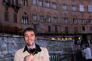 IL POPOLARE VJ DI MTV E ITALIA UNO ANDREA PEZZI, TESTIMONIAL DEL VINO ALLA "SETTIMANA" DI SIENA