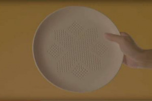 Mettersi a dieta? No grazie: ora c’è AbsorbPlate, eclettica invenzione dell’azienda thailandese BBDO Bangkok con il Ministero della Salute del Paese. In pratica è un piatto, ma che, grazie a dei piccoli fori, raccoglie olio (e calorie) dai cibi...