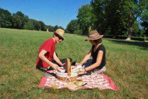 FUGA ALL’ARIA APERTA E ALL’INSEGNA DEL “GREEN”? È IL TURISMO NATURA CHE TORNA IN VOGA E BATTE LA CRISI: OLTRE 100 MILIONI DI PRESENZE NEL 2012 (+2%). COSÌ COLDIRETTI IN VISTA DI UN PRIMO MAGGIO NEL VERDE. FOCUS: 10 MOSSE PER UN BARBECUE “STELLATO”