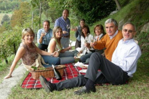 FERRAGOSTO TRA PICNIC E PIATTI TIPICI: DALLA CAPONATA IN SICILIA AL SUGO DI PAPERA IN UMBRIA, DAL CONIGLIO ALL’ISCHITANA ALLE LUMACHE DI BELLUNO. CON IL PRANZO SULL’ERBA SCELTO DAL 19% DEGLI ITALIANI, CHE BOCCIANO I RISTORANTI (4%). COSÌ COLDIRETTI