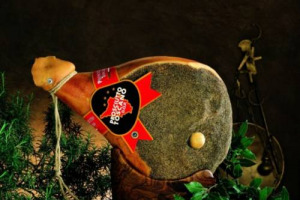 PRODUZIONE STABILE NEL 2012 PER UN VALORE AL CONSUMO DI 55 MILIONI DI EURO. È IL PROSCIUTTO TOSCANO. E IL 2013? ALL’INSEGNA DELL’INTERNAZIONALIZZAZIONE E CONTRO LE IMITAZIONI. COSÌ CRISTIANO LUDOVICI, PRESIDENTE DEL CONSORZIO DEL PROSCIUTTO TOSCANO