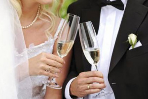 Il Prosecco per tutte le occasioni, lo Champagne per i momenti pi&ugrave; importanti? Non &egrave; pi&ugrave; cos&igrave;, almeno per i matrimoni in Uk, dove 2 coppie su 3 scelgono le bollicine italiane, e 1 su 12 quelle francesi. A dirlo il wine merchant Laithwaites