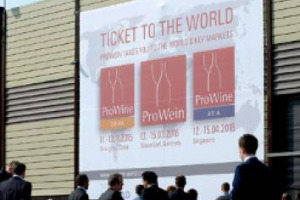 L&rsquo;Italia in massa (1.500 espositori su 6.300) alla Prowein di D&uuml;sseldorf (19-21 marzo), per mostrare la sua forza (con la regia della Deutschland Sommelier Association), alla conquista del mercato di Germania e non solo, e a confronto con il mondo