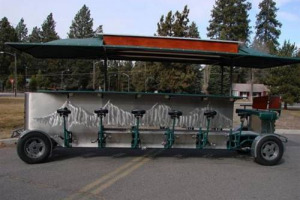 ULTIMA FRONTIERA DEL BERE CONSAPEVOLE? IL PUB A PEDALI. SGABELLI FORNITI DI PEDALI PER FAR SMALTIRE LE BEVUTE, MA SOPRATTUTTO PER FAR MUOVERE IL PUB AMBULANTE. SI CHIAMA &ldquo;CYCLE PUB&rdquo; ED &Egrave; GI&Agrave; IN CIRCOLAZIONE IN OREGON