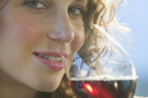 SE IN FRANCIA IL VINO NON SAR&Agrave; PI&Ugrave; &ldquo;CULTURA&rdquo;: SOLO IL 16,5% DEI TRANSALPINI BEVE REGOLARMENTE, E PER I PI&Ugrave; GIOVANI IL CALICE &Egrave; PI&Ugrave; L&rsquo;ECCEZIONE CHE LA REGOLA, E SEMPRE PI&Ugrave; LONTANO DAI PASTI. LO DICE UNA RICERCA DELL&rsquo; &ldquo;ESC BUSINESS SCHOOL DI TOLOSA&rdquo;