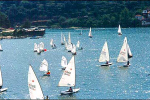 ENOBARCA, UNO STILE DI VITA &#8230; COME UNIRE LA PASSIONE DEL VINO E QUELLA DELLA VELA: DA MARZO NELL&#8217;ARCIPELAGO DI TOSCANA