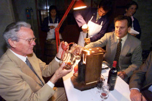 UN ANNO DA RICORDARE PER IL BRUNELLO SUL MERCATO USA: NEL 2005 CRESCE L'EXPORT DELLE BOTTIGLIE DI MONTALCINO, MA IN USA VA BENE ANCHE IL RESTO DEL VINO ITALIANO, CHE COPRE ORMAI IL 30% DEI CONSUMI A STELLE & STRISCE, CON + 10% NEGLI ULTIMI MESI