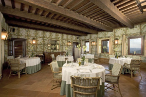 GUIDA DELLE GUIDE DI CIVILTA' DEL BERE: IL RISTORANTE CASTELLO BANFI, CENTRO DI ECCELLENZA DELL'ENOGASTRONOMIA TOSCANA