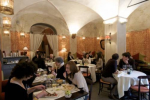 ARRIVA LA GUIDA CHE RACCONTA I CLIENTI AI RISTORATORI, UN SISTEMA DI CODIFICA CHE MOLTI ESERCIZI AMERICANI USANO PER SCAMBIARSI INFORMAZIONI SUI CLIENTI: SI VA DAL “PX” (PERSON EXTRAORDINAIRE) AL “WW” (WINE WHALE) FINO AL “NR” (NEVER REFUSE)