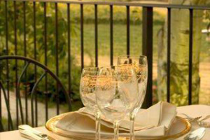 Fipe: 3,5 milioni di italiani a Pasqua e Pasquetta al ristorante. Presenze in lieve calo sul 2015, ma rimane la fiducia di quasi tutti i ristoratori (90%) che apriranno i locali. Focus Coldiretti: italiani in vacanza nonostante attentati di Bruxelles