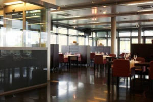 QUANDO IL VINO DIVENTA IL FULCRO DI UN&rsquo;ESPERIENZA TURISTICA D&rsquo;ECCELLENZA, E IN CANTINA SI TRASCORRE LA VACANZA, CON IL PIACERE DELLA BUONA TAVOLA: LE CASE HISTORY DI CECCHI IN TOSCANA E CHIARLO IN PIEMONTE. FOCUS - VINO&CIBO, BINOMIO DI TANTE CANTINE