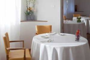 NEANCHE I TURISTI STRANIERI SALVANO L’ESTATE ITALIANA: LA CRISI E UN INIZIO DI STAGIONE FREDDO E PIOVOSO RIMANDANO L’APPUNTAMENTO CON LA RIPRESA. FIPE: IN CALO LE PRESENZE INTERNE E GIÙ I CONTRATTI DI LAVORO STAGIONALI (-21.000 UNITÀ)