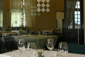 ABITUDINI DI CONSUMO: SI DIFFONDE L’EFFETTO COCOONING- GLI ITALIANI CONTINUANO A BERE VINO IN FAMIGLIA O CON GLI AMICI, MA ORA PREFERISCONO FARLO NEL PROTETTIVO AMBIENTE DOMESTICO ... PER RISPARMIARE ED EVITARE L’ETILOMETRO