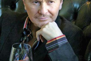 L'ULTIMO VIP AFFASCINATO DAL MONDO DEI VINO. IL CANTAUTORE RON PRESENTA LE SUE ETICHETTE, E SPIEGA: "IL VINO HA MOLTE ANALOGIE CON LA MUSICA ..."