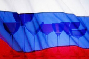 LA RUSSIA DI PUTIN VIETA LA PUBBLICIT&Agrave; DI TUTTI GLI ALCOLICI IN TV, RADIO, INTERNET CARTA STAMPATA. LA MISURA, ADOTTATA PER CONTRASTARE IL FENOMENO DELL&rsquo;ALCOLISMO, POTREBBE RALLENTARE ANCHE LA CRESCITA DEL CONSUMO DI VINO NEL PAESE