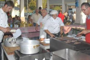 SUI CONSUMI INCOMBE LA SPADA DI DAMOCLE DELL’AUMENTO IVA, PREVISTO PER IL PRIMO LUGLIO. PER EVITARLO, LA FIPE RILANCIA UN SUO CAVALLO DI BATTAGLIA: RIMUOVERE LE ESENZIONI FISCALI DI CUI BENEFICIANO SAGRE E FESTE DI PARTITI E SOCIETÀ SPORTIVE