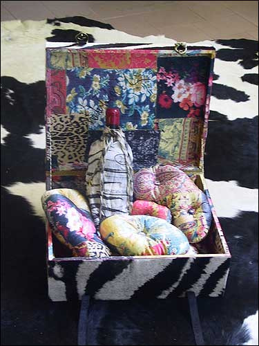 L’esclusiva bottiglia di Sagrantino acquistata da Gelasio Gaetani Lovatelli d’Aragona per Sharon Stone “made in“ Roberto cavalli