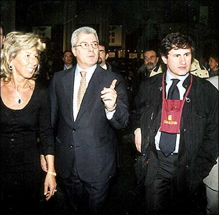 Anna Abbona della Marchesi di Barolo, il patron del Salone Alfredo Cazzola ed il ministro delle Politiche Agricole, Giovanni Alemanno