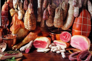 Le carni lavorate inserite nel gruppo 1 delle sostanze cancerogene dall'Oms, ed è allarme. Il Codacons scrive al Ministro Lorenzin: “valutare sospensione vendite”. Ma i medici frenano: “niente panico, serve misura, e studi su dati vecchi”