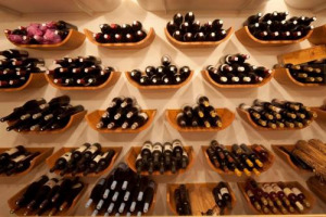 Bio e sostenibilit&agrave;: nella scelta del vino contano, ma non troppo. Prima si guarda soprattutto a prezzo e gusto. Cos&igrave; il 55% degli appassionati sondati dal magazine enoico pi&ugrave; diffuso al mondo, &ldquo;Wine Spectator&rdquo;