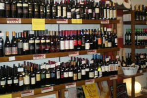 CHE SI AUMENTINO LE ACCISE O CHE SI INCENTIVINO I CONSUMI, GLI ALCOLICI SONO SEMPRE PIU&rsquo; ANTICRISI: NEGLI STATI UNITI LE AZIONI ANTICICLICHE VERSO L&rsquo;ECONOMIA SONO SEMPRE PIU&rsquo; ALL&rsquo;INSEGNA DEL BICCHIERE