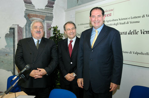 Giancarlo Galan con il professor Attilio Scienza e Sandro Boscaini (Masi Agricola)