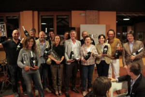 CREARE UNA CUV&Eacute;E? NON &Egrave; UN TABU E SE GLI ENOLOGI SONO I MAESTRI, &ldquo;A SCUOLA DI CUV&Eacute;E&rdquo;, COMPETIZIONE UNICA NEL SUO GENERE FIRMATA CONTADI CASTALDI, INSEGNA CHE ANCHE GLI APPASSIONATI POSSONO METTERSI ALLA PROVA. ECCO I VINCITORI 2012 ...