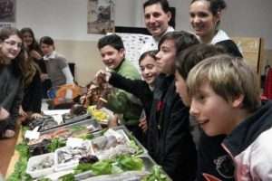 “Introdurre l’educazione alimentare nelle scuole nel documento “La Buona Scuola”, dove non c’è traccia”: è l’appello a Governo e Ministro dell’Istruzione Stefania Giannini di Andrea Segrè (Last Minute Market) e frate Caspoli (Antoniano di Bologna)