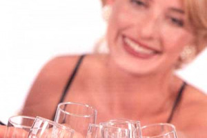 NATALE 2006 - 100 MILIONI DI BOTTIGLIE È BOOM DELLO SPUMANTE MADE IN ITALY (+20 %). LO STIMA LA COLDIRETTI ... BOLLICINE & SOLIDARIETA' - PER OGNI FRANCIACORTA SATEN 2002 CONTADI CASTALDI DARA' 1 EURO AD AIDOS (CHE CURA LE MADRI DEL SUD DEL MONDO)