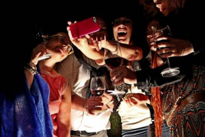 Tra “food selfie” e sempre più attenzione dei villeggianti per le spese alimentari (63%), passando per quell’italiano su tre che torna a casa con un souvenir wine & food (36%), il cibo regna sulla villeggiatura: a dirlo un’indagine Coldiretti-Ixè