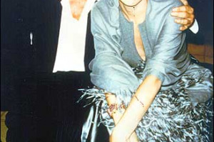 ASTA DEI VINI PER IL MAGGIO MUSICALE FIORENTINO: A SHARON STONE LA BOTTIGLIA DI SAGRANTINO DI MONTEFALCO "25 ANNI" 1998 CAPRAI GRIFFATA CAVALLI