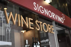 Capire i consumatori di vino: ecco l&rsquo;&ldquo;Osservatorio&rdquo; di Signorvino, che l&rsquo;&ldquo;enocatena&rdquo; presente in 15 citt&agrave; del Belpaese (e 700.000 bottiglie acquistate ogni anno), presenter&agrave; a Vinitaly, tra tanti eventi con &ldquo;Wine & Music&rdquo; (guest star Joe Bastianich)