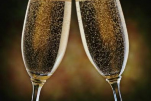 Analisi Coldiretti “Il Natale sulle tavole degli italiani”: spumante (89%), lenticchie (88%) e panettone (75%) protagonisti immancabili delle feste. Segnano il passo le mode esterofile, e ostriche e caviale lasciano il posto a vongole e alici