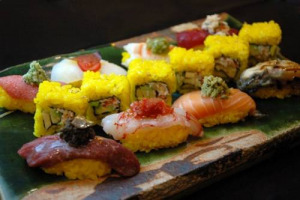 Pesca eccessiva in Giappone: futuro nero per il Sushi? Secondo Jiro Ono, il più grande cuoco al mondo del piatto a base di pesce crudo: “ho una visione negativa del futuro: è sempre più difficile trovare i pesci di una qualità accettabile”