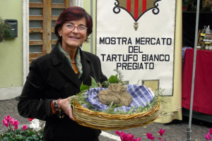 BOOM SAGRE TARTUFO, BUSINESS DA 400 MILIONI DI EURO &hellip; UN TUBERO DA 1 CHILO E 200 GRAMMI TROVATO NEI BOSCHI DI SANT&rsquo;AGATA FELTRIA (PESARO)