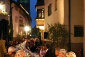 Curiosi (38%), parsimoniosi (31,1%), spensierati (18,1%) e sregolati (12,8%): ecco gli italiani a tavola in vacanza secondo un’indagine Fipe, da cui emerge un’attenzione alla salute maggiore in ferie che nella vita di tutti i giorni ...