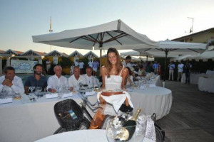 “EASY COOKING ON THE BEACH”: ECCO IL TREND CULINARIO DELL’ESTATE 2012, ALMENO PER 7 CHEF STELLATI SU 10 D’ITALIA, INTERVISTATI DAL POLLI COOKING LAB. SEMPLICITÀ IL MUST ANCHE PER “A TAVOLA SULLA SPIAGGIA”, IL 23 AGOSTO A FORTE DEI MARMI IN VERSILIA