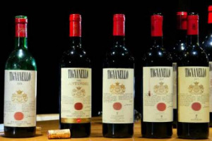 Con la caduta di Bordeaux, che ha perso quote significative sul mercato dei fine wine, emergono in maniera solida e convincente i Supertuscan, forti di prezzi persino troppo bassi e di una qualit&agrave; che non ha nulla da invidiare ai top francesi