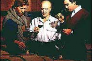 LA CRISI NEGLI USA E LA GUERRA SI FANNO SENTIRE: LA MONDAVI GIOCA LA CARTA DELLA RISTRUTTURAZIONE AZIENDALE ... MA LICENZIA 100 LAVORATORI