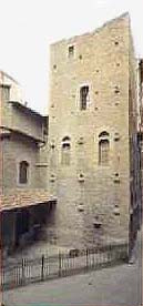 La Torre degli Alighieri a Firenze: sarà riprodotta in Maremma