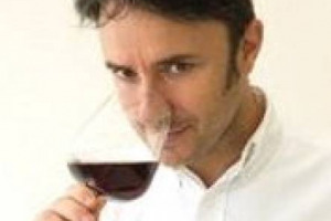 IL MERCATO DOMESTICO CONSUMA MENO MA NON PERDE IL SUO RUOLO “DI RIFLESSO” PER LE PIAZZE INTERNAZIONALI. TROPPI I VINI “INTERMEDI”, RIPRESA PER I TERRITORIALI. PAROLA DI CESARE TURINI, AD HERES, SOCIETÀ DI DISTRIBUZIONE FRA LE PIÙ IMPORTANTI D’ITALIA