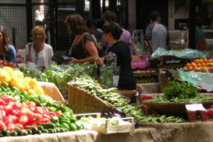 2011 ANNO NERO PER LA RISTORAZIONE, IN ITALIA SONO SCOMPARSI 9.000 RISTORANTI. E GIÙ ANCHE L’ALIMENTARE “AMBULANTE”, CON 370 “BANCARELLE IN MENO”. A DIRLO IL RAPPORTO CONFCOMMERCIO SULLE ECONOMIE TERRITORIALI E IL TERZIARIO DI MERCATO