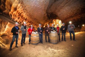Far invecchiare il vino in delle grotte paleolitiche a 80 metri sotto il suolo. Questa &egrave; l&rsquo;ultima trovata di una maison francese, Domaine Notre-Dame-de-Cousignac, che ha &ldquo;stipato&rdquo; nelle grotte di Saint-Marcel d&rsquo;Ard&egrave;che 1.500 bottiglie