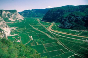 E&rsquo; LA TRENTINA MEZZACORONA LA CANTINA MIGLIORE DELL&rsquo;ANNO PER WINE ENTHUSIAST, MA ITALIANA &Egrave; ANCHE LA REGIONE VITIVINICOLA: LA VALPOLICELLA. C&rsquo;E&rsquo; UN PO&rsquo; DI TRICOLORE ANCHE NEL PREMIO ALL&rsquo;IMPORTATORE LEONARDO LOCASCIO, A CAPO DI WINE BOW