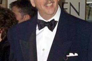 &#8220;LA MIA SICILIA &#8230;&#8221;: L&#8217;ATTORE ED ESPERTO DI WINE & FOOD ITALO AMERICANO VINCENT SCHIAVELLI, TESTIMONIAL DELLE QUATTRO STELLE DELLA VENDEMMIA 2003. I MIGLIORI ASSAGGI SICILIANI DI WINENEWS