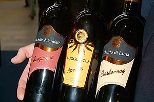 RECLUSO, FUGGIASCO, LUCE DI LUNA ... QUESTI GLI EVOCATIVI NOMI DEI VINI PRODOTTI DALLA COOPERATIVA “LAZZARIA” NEL CARCERE DI VELLETRI. UNA STORIA DI RISCATTO SOCIALE CHE PASSA ATTRAVERSO IL VINO, RACCONTATA DA WINENEWS.TV RECLUSO, FUGGIASCO, LUCE DI LUNA ... QUESTI GLI EVOCATIVI NOMI DEI VINI PRODOTTI DALLA COOPERATIVA “LAZZARIA” NEL CARCERE DI VELLETRI. UNA STORIA DI RISCATTO SOCIALE CHE PASSA ATTRAVERSO IL VINO, RACCONTATA DA WINENEWS.TV